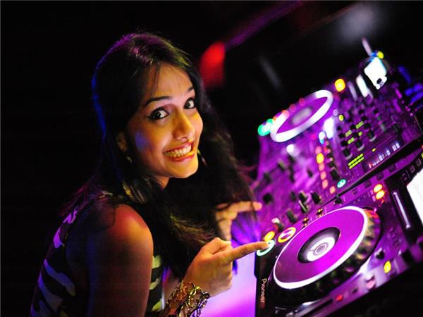 DJ Paroma