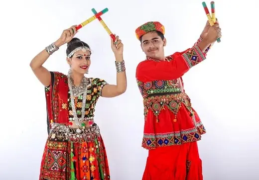 Gujarati family in traditional attire - Stock Photo [7933110] - PIXTA